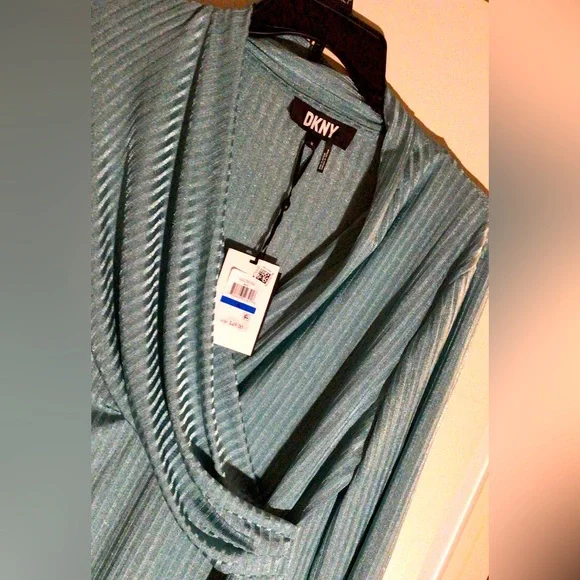 NWT - DKNY FRONT Crossover Blouse - Picture 4 of 5